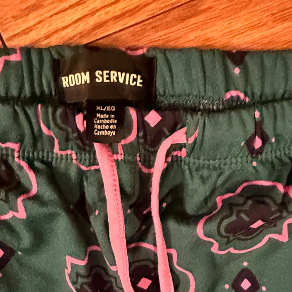 Elegant Floral Pajama Set - Black and Pink Accents - Picture 6 of 8